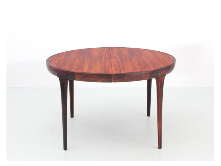 Mid-Century modern scandinavian oval dining table in Rio rosewood by Kofod Larsen