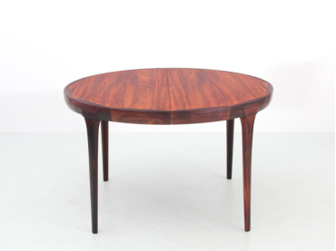 Mid-Century modern scandinavian oval dining table in Rio rosewood by Kofod Larsen