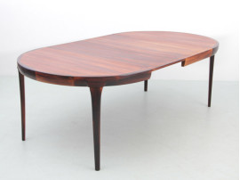 Mid-Century modern scandinavian oval dining table in Rio rosewood by Kofod Larsen