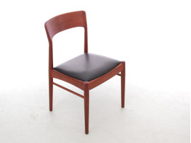 Mid-Century modern scandinavian set of 8 teck chairs model 26 by Henning Kjærnulf.