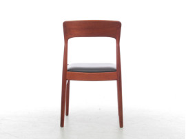 Mid-Century modern scandinavian set of 8 teck chairs model 26 by Henning Kjærnulf.