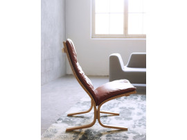 Mid modern century Siesta Fiora loungechair, hight back by Ingmar Relling. New edition