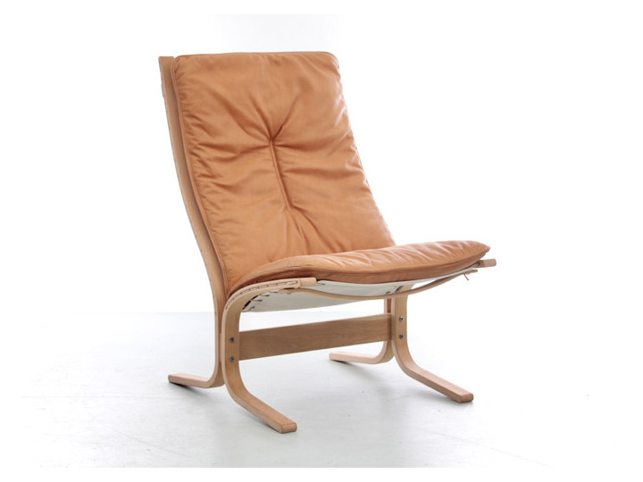 Mid modern century Siesta Fiora loungechair, hight back by Ingmar Relling. New edition