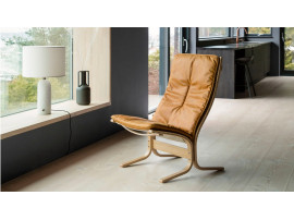Mid modern century Siesta Fiora loungechair, hight back by Ingmar Relling. New edition