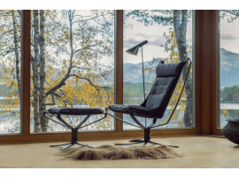 Mid modern century Falcon phoenix  loungechair, hight back by Sigurd Resell. New edition.