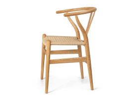 Chaise scandinave  Wishbone ou CH 24. Série limitée Anniversaire 2023
