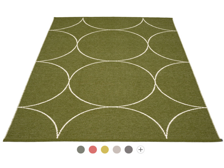 Tapis scandinave en plastique Pappelina modèle Boo