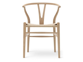 Chaise modèle Wishbone ou CH24 en chêne huilé blanchi. Edition neuve.