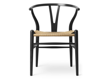 Chaise modèle Wishbone ou CH24 en chêne laqué noir. Edition neuve.