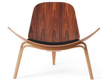 Fauteuil scandinave CH07 ou Shell Chair. Edition limitée "anniversaire".