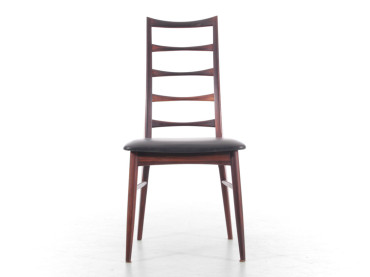 Suite de 12 chaises scandinaves en palissandre de Rio modèle Lis