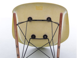 RAR Rocking Chair Eames jaune pâle original et vintage - Herman Miller
