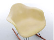 RAR Rocking Chair Eames jaune pâle original et vintage - Herman Miller