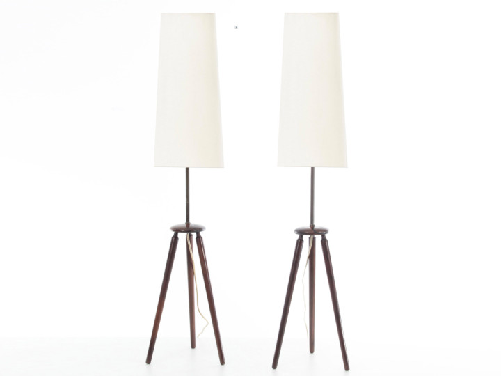 Paire de lampes à poser scandinaves tripodes en palissandre de Rio