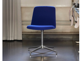 Chaise de bureau scandinave modèle Rely HW14-HW15. Pied pivotant