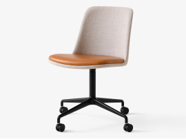 Chaise de bureau scandinave modèle Rely HW24-HW25. Pied pivotant sur roulettes