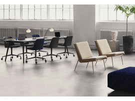 Chaise de bureau scandinave modèle Rely HW23. Pied pivotant et roulettes