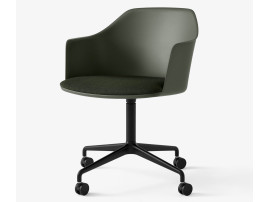 Fauteuil de bureau scandinave modèle Rely HW49  pivotant à roulette