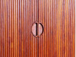 Petit buffet scandinave en teck massif à portes rideau Modèle 301 peter hvidt Søborg