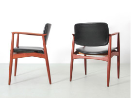 Paire de fauteuils scandinaves en palissandre de Rio modèle 66