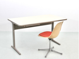 Petit bureau Action office de George Nelson pour Mobilier international