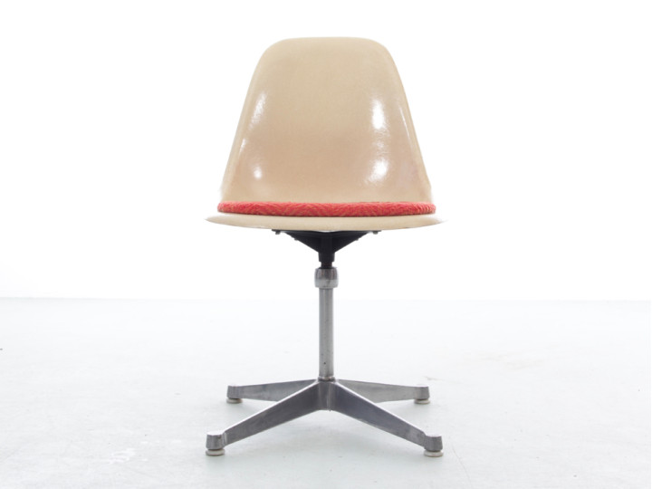 Suite de 4 chaises Space Age pivotantes. Revêtement d’origine. Charles Eames - Herman Miller