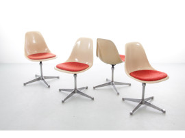 Suite de 4 chaises Space Age pivotantes. Revêtement d’origine. Charles Eames - Herman Miller