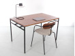 Bureau modèle  Cosmopol,  en noyer et acier. 120 x 60 cm