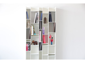 Bibliothèque Ramdom  blanche par Neuland Industriedesign