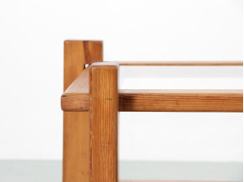 Table basse ou table d'appoint en pin. Design  français 1970's