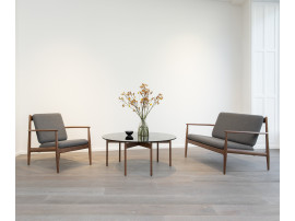 Fauteuil scandinave GJ 118, noyer, édition neuve