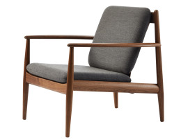 Fauteuil scandinave GJ 118, noyer, édition neuve