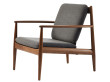 Fauteuil scandinave GJ 118, noyer, édition neuve Fauteuil scandinave GJ 118, noyer, édition neuve