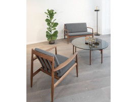 Canapé scandinave GJ 118, 2 places, Noyer, édition neuve