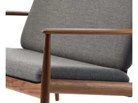 Canapé scandinave GJ 118, 2 places, Noyer, édition neuve