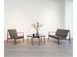 Canapé scandinave GJ 118, 2,5 places, Noyer, édition neuve