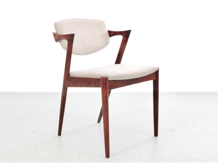 Suite de 10 chaises scandinaves en palissandre de Rio modele 42