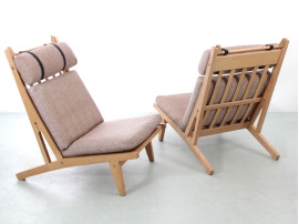 Paire de Chauffeuses scandinaves GE 375, avec 1paire d'accoudoirs