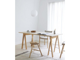 Tabouret scandinave Shoemaker Chair™ No. 49 en chêne. Nouvelle édition