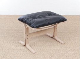 Mid modern century Siesta Classic foot stool by Ingmar Relling. New edition.