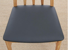 Chaise scandinave modèle Eva, nouvelle édition.