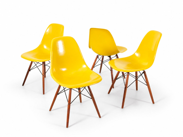 Suite de 4 chaises DSW Charles Eames - fibre de verre jaune édition Herman Miller
