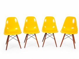 Suite de 4 chaises DSW Charles Eames - fibre de verre jaune édition Herman Miller