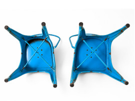 Suite de 4 chaises Tolix, 2 jaunes, 2 bleues. Edition des années 60