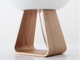 Petite lampe de table scandinave en oplale et multipli de chêne modèle Toad de Timo Niskanen