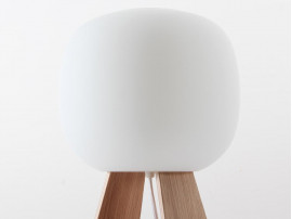 Petite lampe de table scandinave en oplale et multipli de chêne modèle Toad de Timo Niskanen