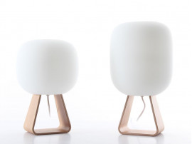 Petite lampe de table scandinave en oplale et multipli de chêne modèle Toad de Timo Niskanen