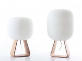 Lampe de table scandinave en opale et multipli de chêne modèle Toad 1UP
