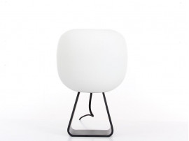 Petite lampe de table scandinave en opale et multipli de chêne modèle Toad 