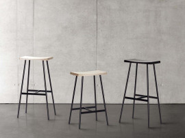 Tabouret de bar scandinave modèle HC2 noir. H65 cm ou H79 cm. 